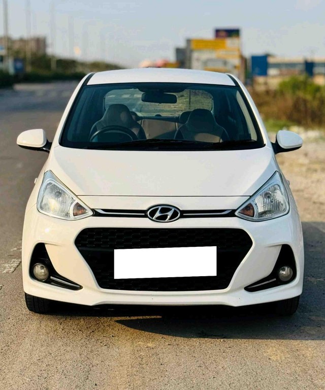 Second-hand 2017 Hyundai Grand i10 Sportz for sale in Surat-0