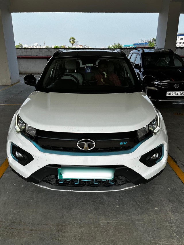 Tata Nexon EV XZ Plus LUX - Photo 2