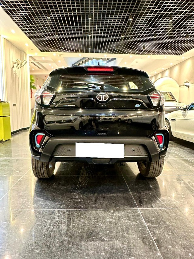 Tata Nexon EV XZ Plus Dark Edition - Photo 3