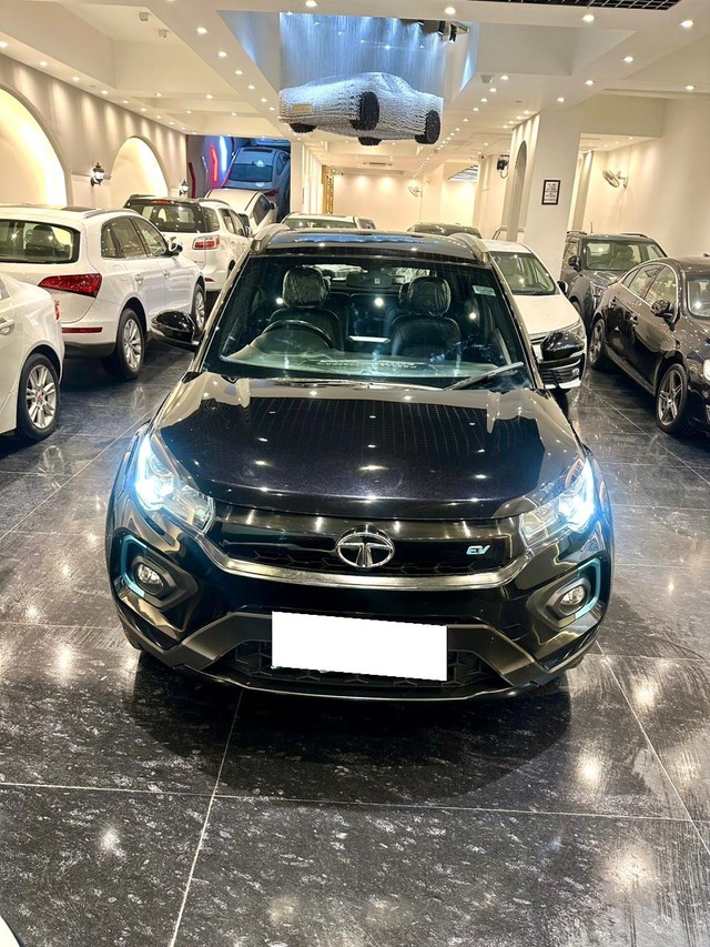 Tata Nexon EV XZ Plus Dark Edition - Photo 6