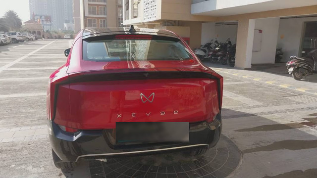 Mahindra XEV 9e Pack Three 11.2kw Charger - Photo 9