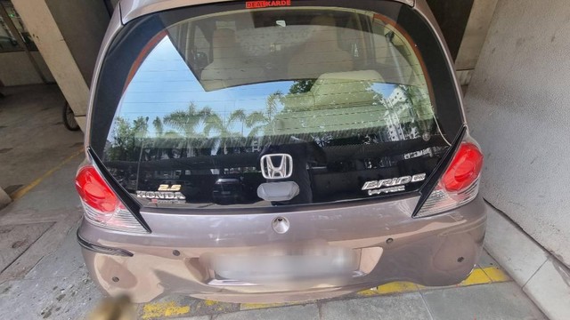 Second-hand 2015 Honda Brio VX AT for sale in Surat-0