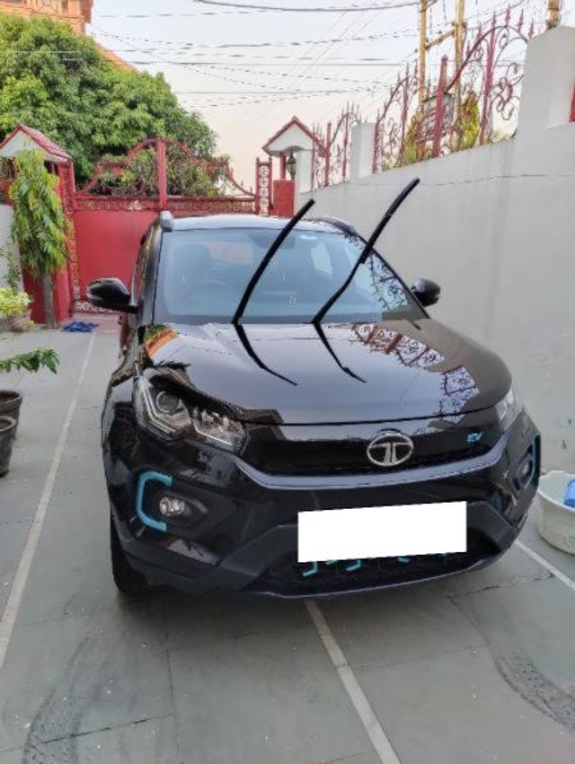 Tata Nexon EV XZ Plus Lux Dark Edition - Photo 2