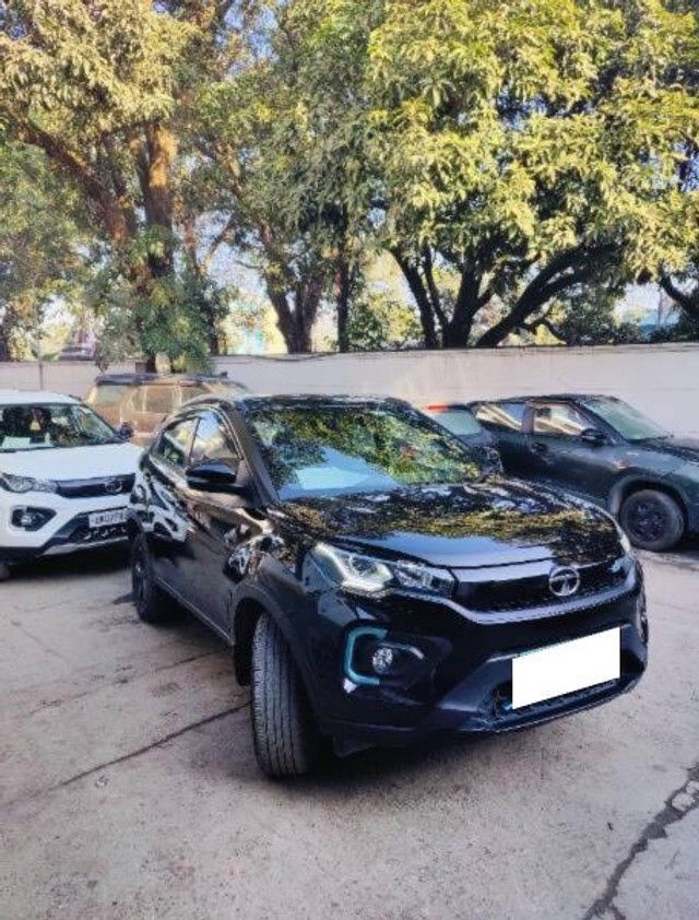 Tata Nexon EV XZ Plus Lux Dark Edition - Photo 5