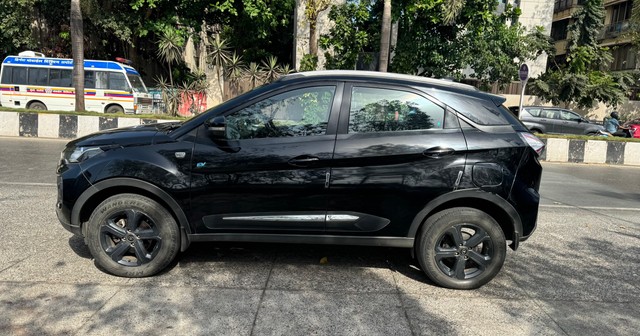 Tata Nexon EV XZ Plus Dark Edition - Photo 6