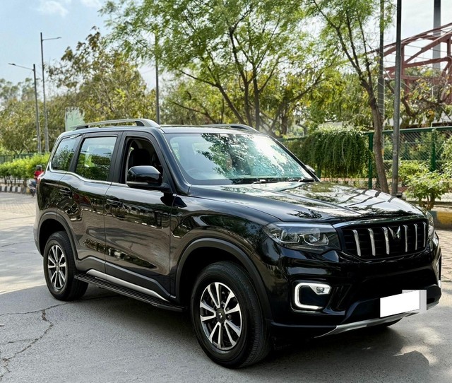Second-hand 2024 Mahindra Scorpio N Z8 Select Diesel AT for sale in New Delhi-0