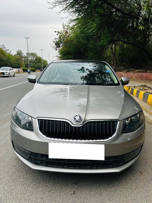 Second-hand 2015 Skoda Octavia Elegance 1.8 TSI AT for sale in New Delhi-0