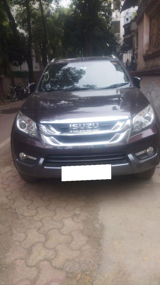 Isuzu MU-X 4X2 Second-hand 2017 Isuzu MU-X 4X2 for sale in New Delhi