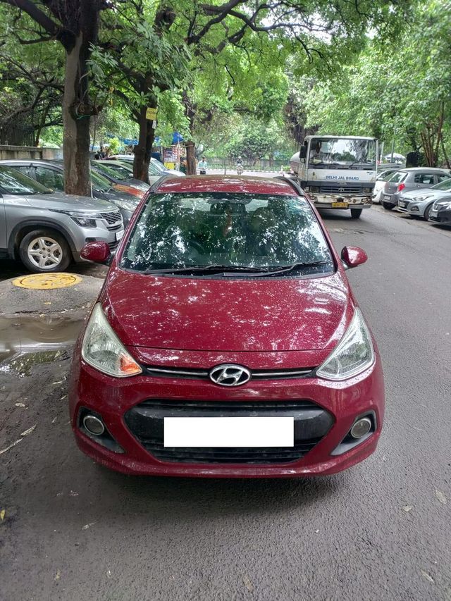 Hyundai Grand i10 Sportz Second-hand 2014 Hyundai Grand i10 Sportz for sale in New Delhi