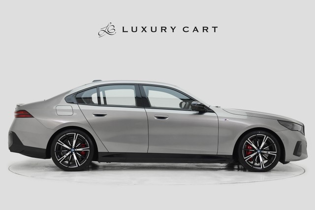 BMW i5 M60 xDrive - Photo 3