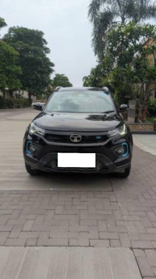 Tata Nexon EV XZ Plus Dark Edition - Photo 5