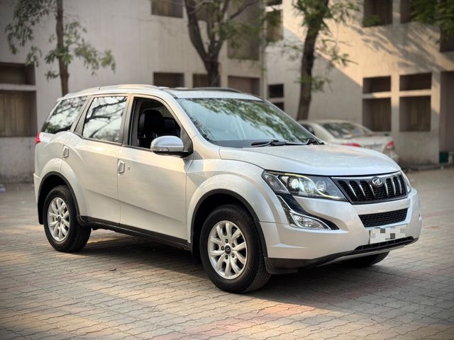 Mahindra XUV500 W9 2WD Second-hand 2018 Mahindra XUV500 W9 2WD for sale in Surat