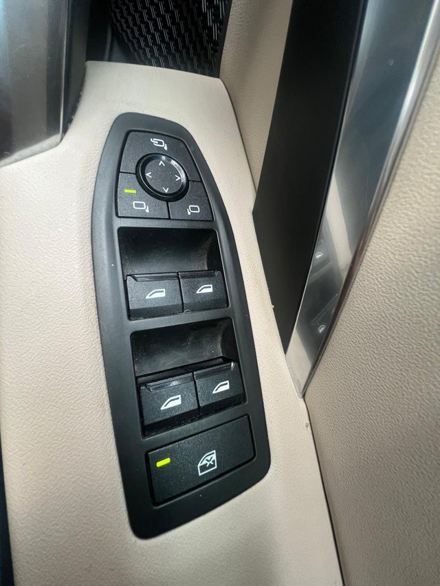 BMW iX1 xDrive30 M Sport - Photo 9