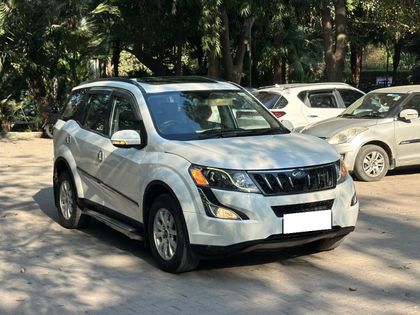 2017 Mahindra XUV500 R W10 FWD