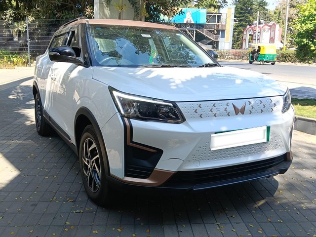 Mahindra XUV400 EV EL Fast Charger - Photo 2