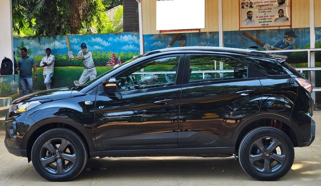 Tata Nexon EV XZ Plus Dark Edition - Photo 3