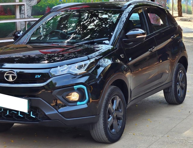 Tata Nexon EV XZ Plus Dark Edition - Photo 4
