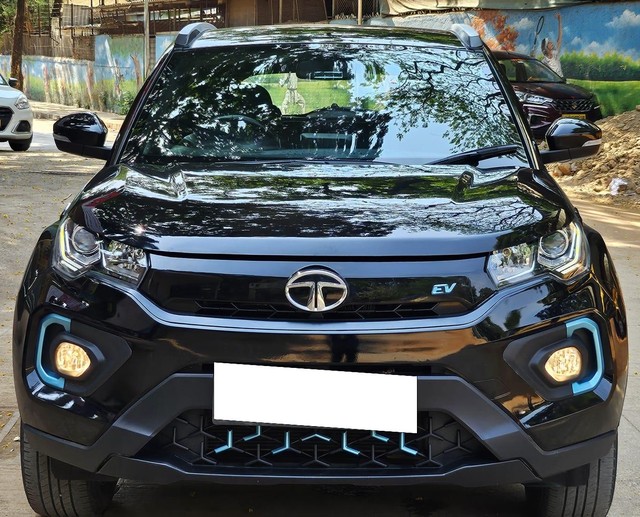 Tata Nexon EV XZ Plus Dark Edition - Photo 5