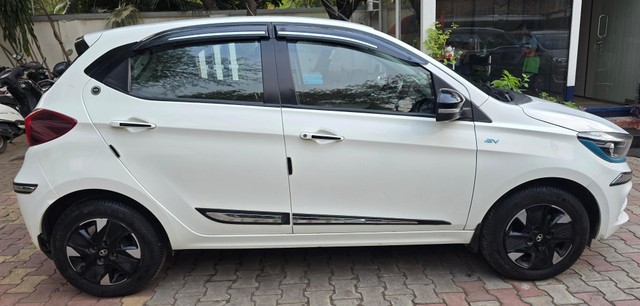 Tata Tiago EV XZ Plus LR - Photo 3