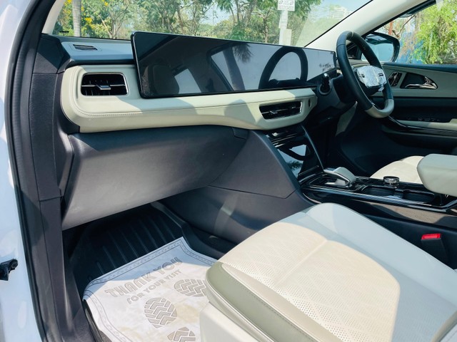 Mahindra XEV 9e Pack Three Select 11.2kw Charger - Photo 7