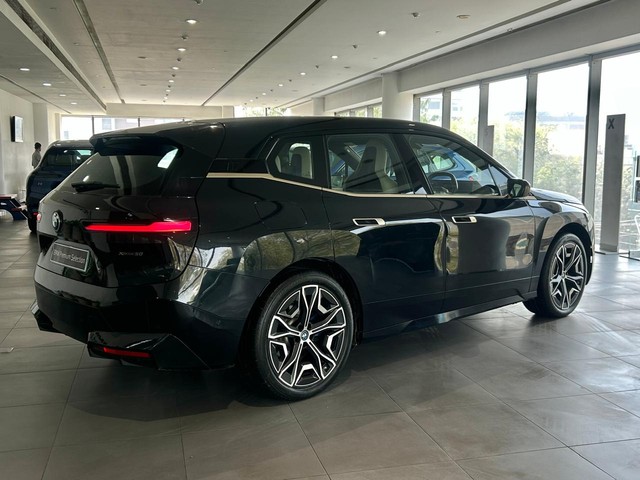 BMW iX xDrive50 - Photo 8