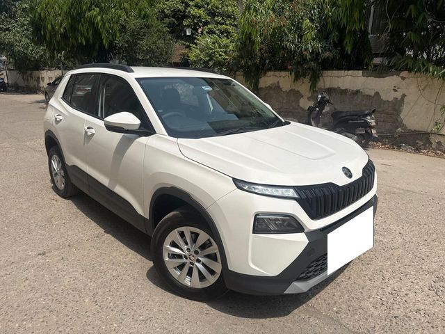 Skoda Kylaq Signature AT Second-hand 2025 Skoda Kylaq Signature AT for sale in New Delhi