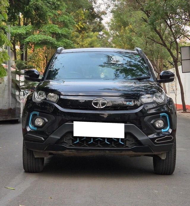 Tata Nexon EV XZ Plus Dark Edition - Photo 6