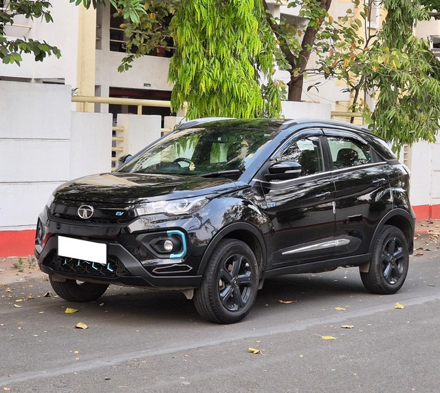 Tata Nexon EV XZ Plus Dark Edition - Photo 5