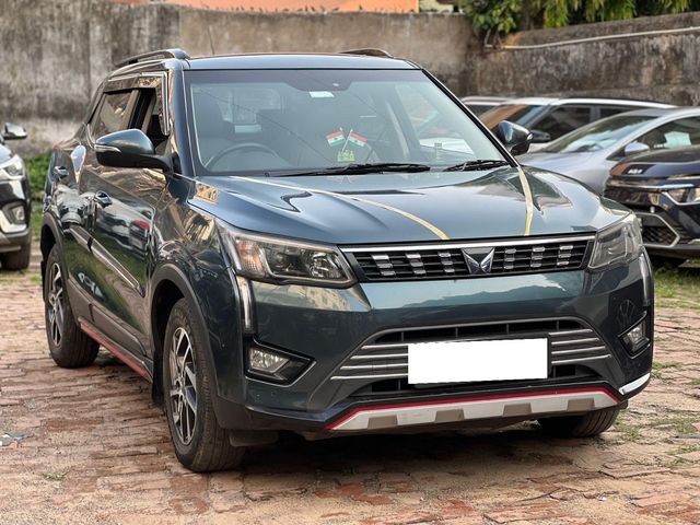 Mahindra XUV300 W8 Opt Turbo Second-hand 2023 Mahindra XUV300 W8 Opt Turbo for sale in Kolkata