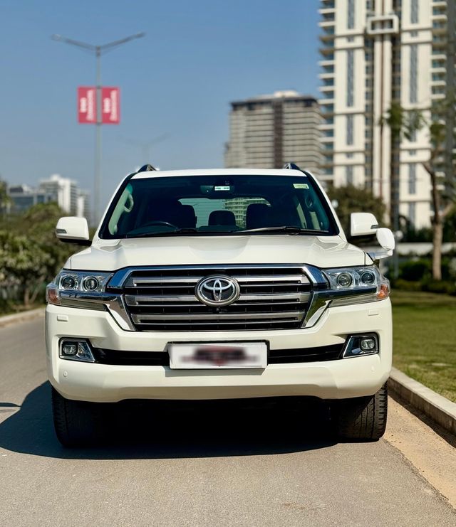Toyota Land Cruiser 200 VX Second-hand 2016 Toyota Land Cruiser 200 VX for sale in Gurgaon