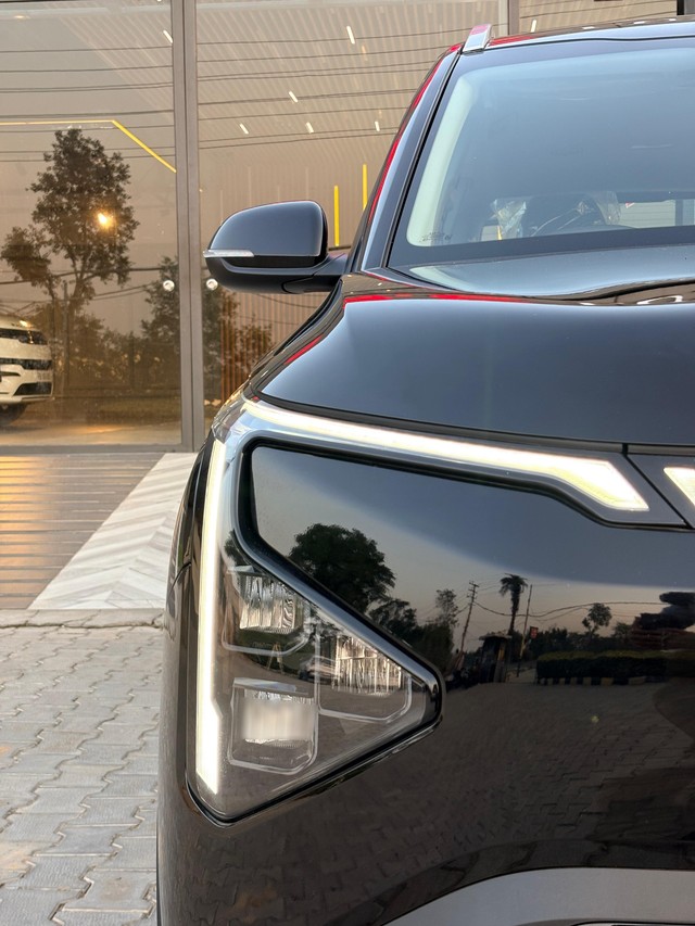 Kia Carens Clavis EV HTX 6Str - Photo 8