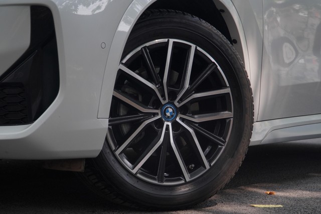 BMW iX1 xDrive30 M Sport - Photo 8