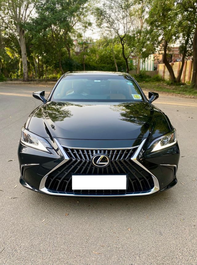 Lexus ES 300h Exquisite Second-hand 2022 Lexus ES 300h Exquisite for sale in New Delhi