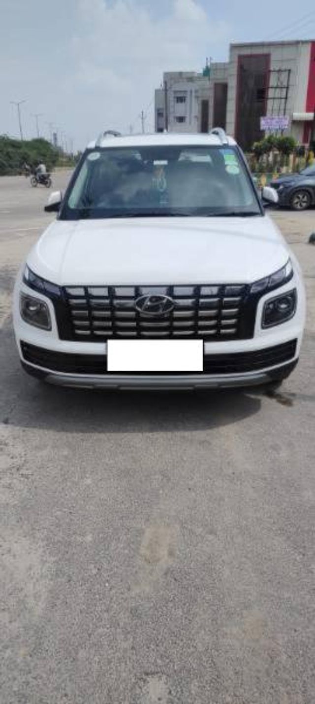 Hyundai Venue SX Second-hand 2024 Hyundai Venue SX for sale in Greater Noida