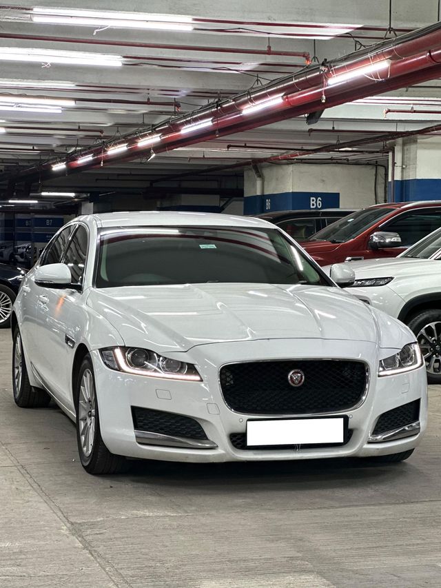 Jaguar XF 2.0 Diesel Pure Second-hand 2016 Jaguar XF 2.0 Diesel Pure for sale in Mumbai