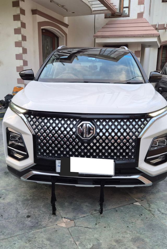 MG Hector Plus 1.5 Turbo Sharp Pro CVT 7 Str BSVI Second-hand 2023 MG Hector Plus 1.5 Turbo Sharp Pro CVT 7 Str BSVI for sale in New Delhi