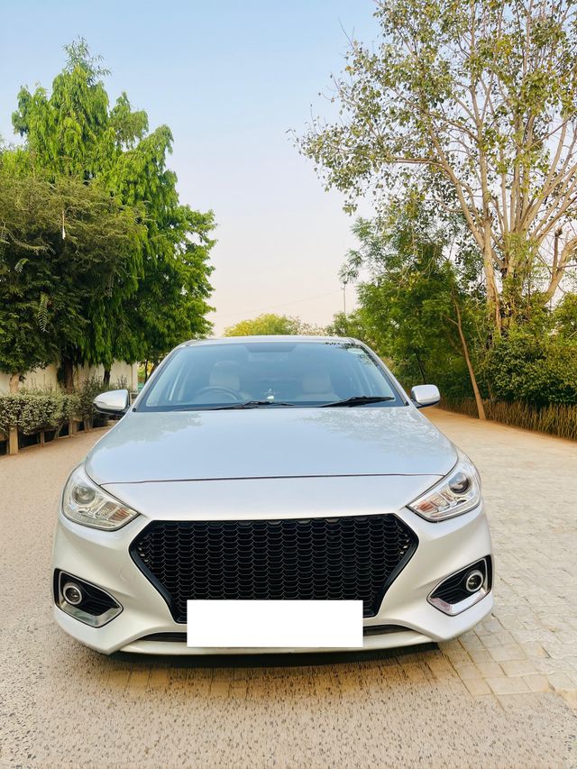 Hyundai Verna 1.6 CRDi SX Second-hand 2017 Hyundai Verna 1.6 CRDi SX for sale in Ahmedabad