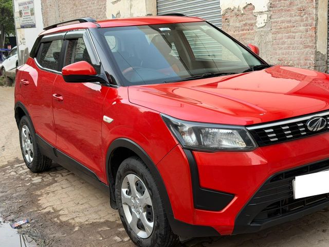 Mahindra XUV300 W6 Diesel BSIV Second-hand 2019 Mahindra XUV300 W6 Diesel BSIV for sale in Sambhal