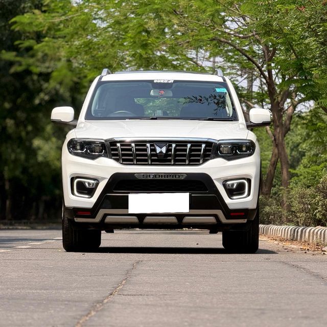 Second-hand 2024 Mahindra Scorpio N Z8 Select AT for sale in New Delhi