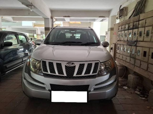 Mahindra XUV500 W6 2WD Second-hand 2014 Mahindra XUV500 W6 2WD for sale in Vadodara