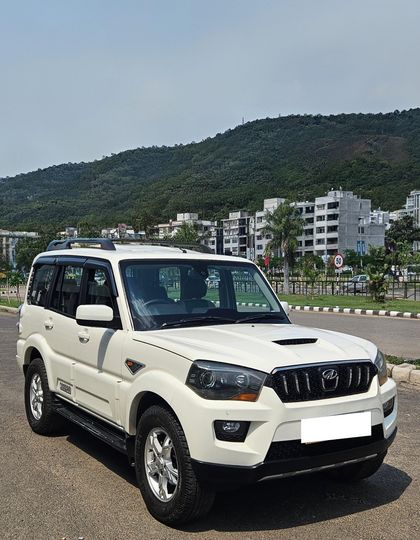 2017 Mahindra Scorpio S10 AT 2WD