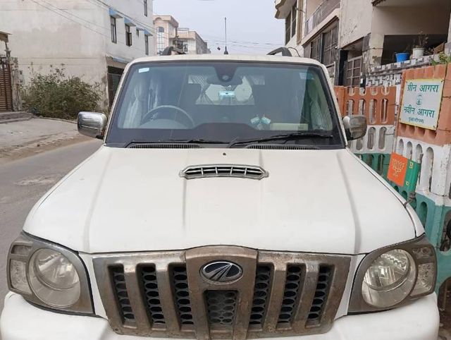 Mahindra Scorpio VLX 2WD AIRBAG BSIV Second-hand 2014 Mahindra Scorpio VLX 2WD AIRBAG BSIV for sale in Agra