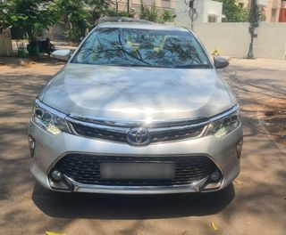 Used Toyota Camry Hybrid