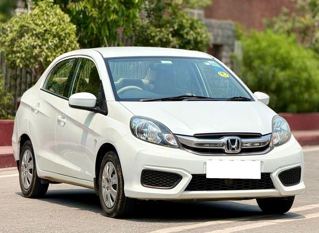 Honda Amaze S Option i-VTEC Second-hand 2017 Honda Amaze S Option i-VTEC for sale in New Delhi