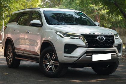 2023 Toyota Fortuner 4X2 AT