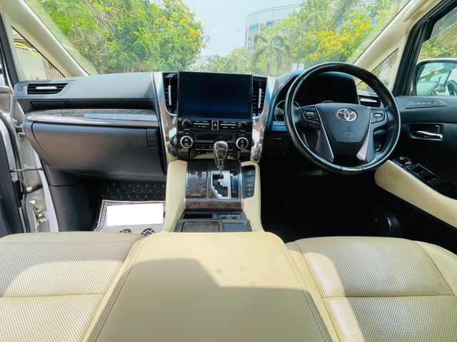 Toyota Vellfire VIP Executive Lounge Second-hand 2023 Toyota Vellfire VIP Executive Lounge for sale in Mumbai