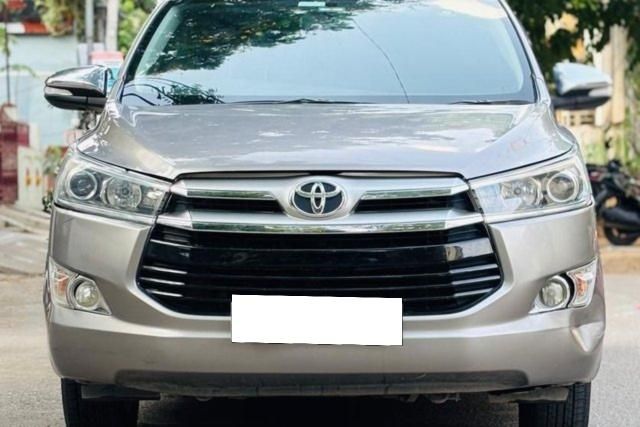 Toyota Innova Crysta 2.4 ZX MT BSIV Second-hand 2017 Toyota Innova Crysta 2.4 ZX MT BSIV for sale in Hyderabad