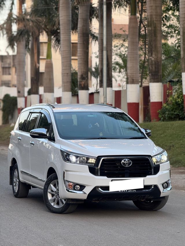 Toyota Innova Crysta 2.4 VX MT BSIV Second-hand 2017 Toyota Innova Crysta 2.4 VX MT BSIV for sale in Nashik