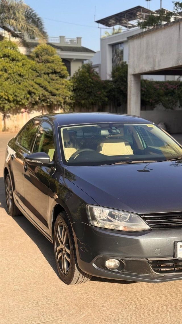 Second-hand 2012 Volkswagen Jetta 2.0L TDI Highline AT for sale in Nashik