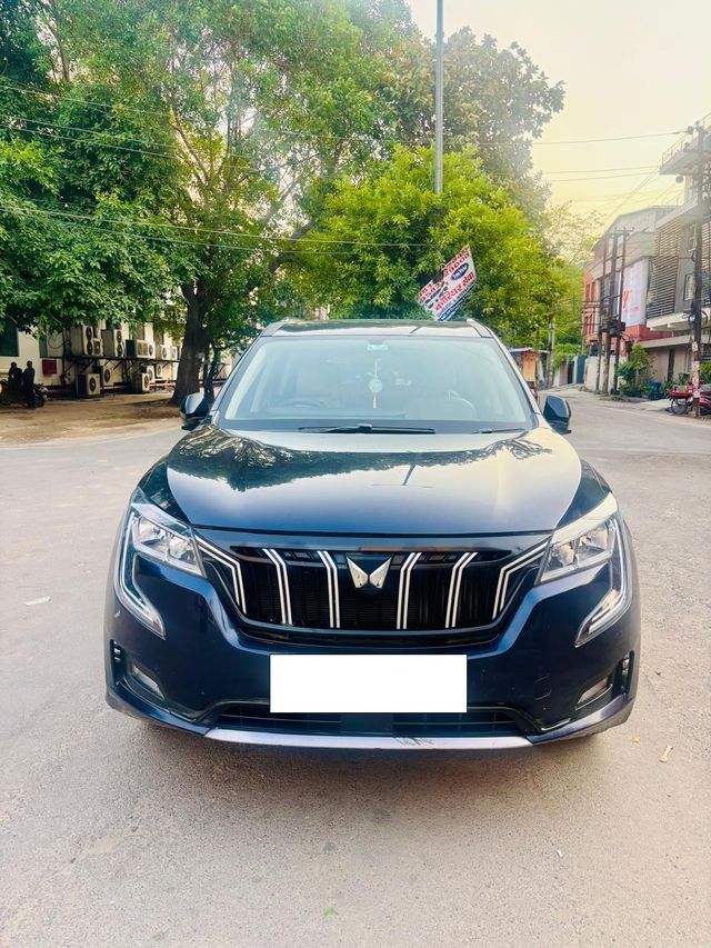 Second-hand 2022 Mahindra XUV700 AX3 AT BSVI for sale in Noida